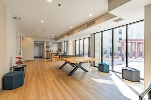 Modern 2BR/2BA Near University District