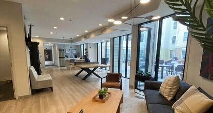 Bright & Stylish 2-Bed, 2-Bath Apartment