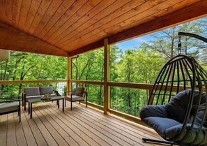 Property grounds - Sneaky Bear: Mtn Views, Secluded, Hot Tub, Wifi, Games (Sevierville)