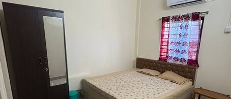 Chambre Deluxe double, vue sur la ville | AccĂšs au Wi-Fi (inclus), literie fournie