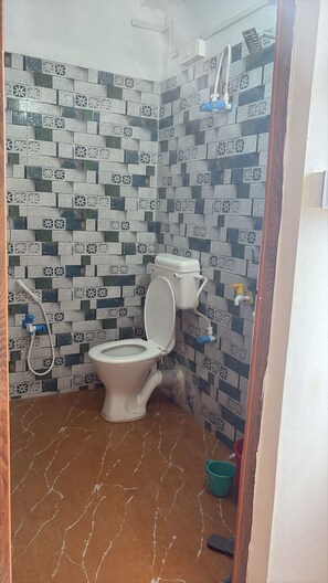 Shower, rainfall showerhead, towels, soap