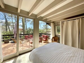 6 slaapkamers, een strijkplank/strijkijzer