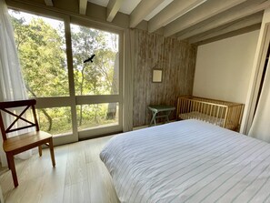 6 bedrooms, iron/ironing board