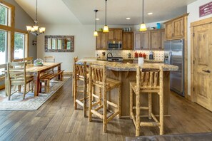 ثلاجة، ميكروويف، فرن، غسالة أطباق