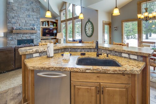 Caldera Springs - A/C, Hot Tub, Gas Fire Pit!