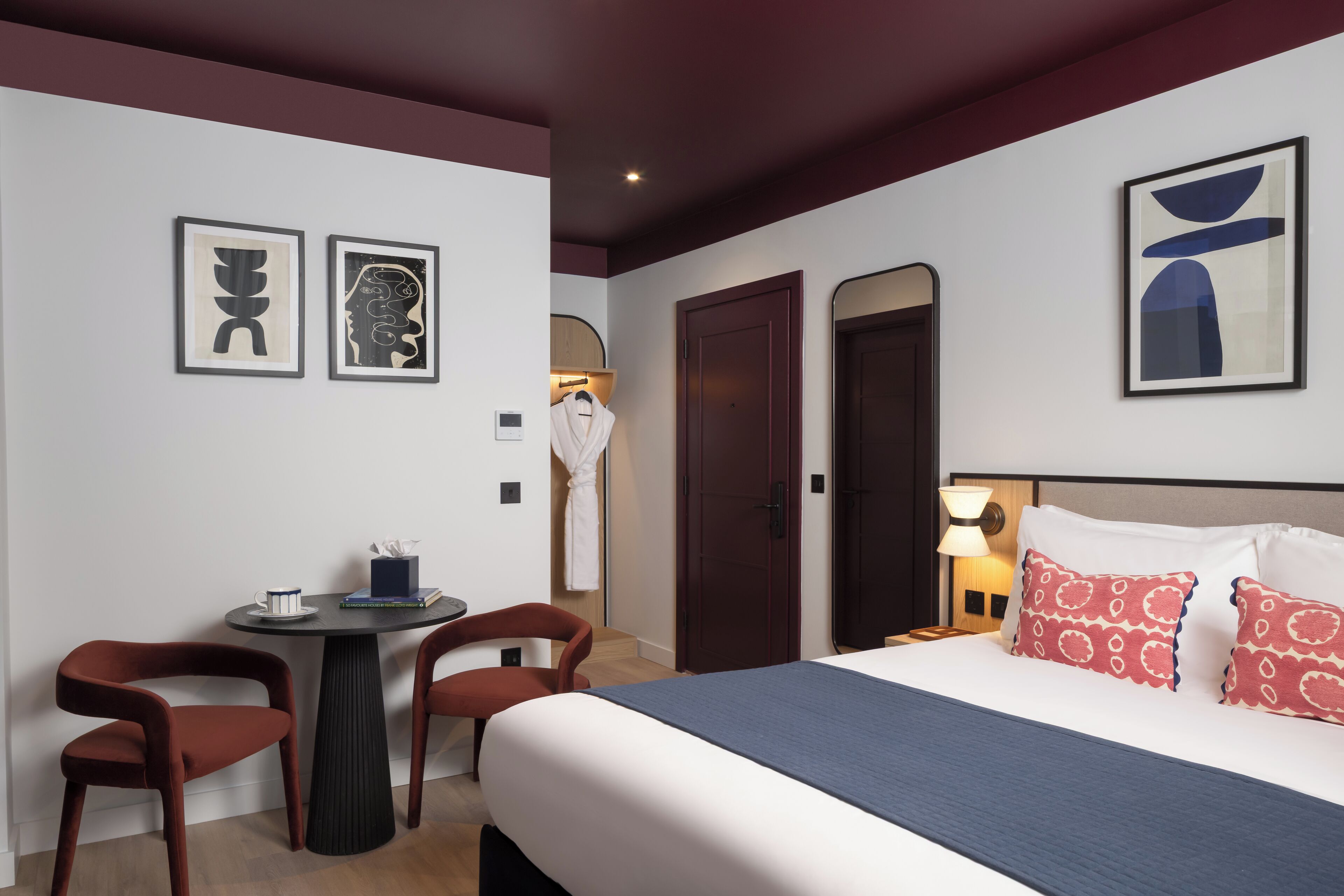 Egyptian cotton sheets, premium bedding, in-room safe, desk