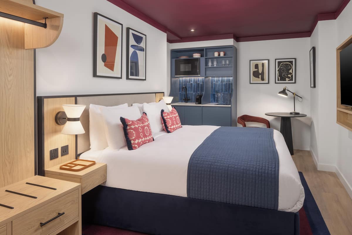 Egyptian cotton sheets, premium bedding, in-room safe, desk