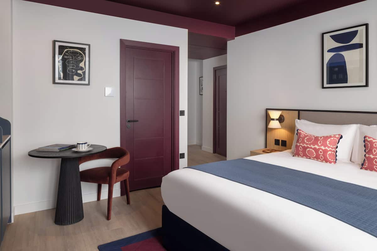 In-room safe, desk, laptop workspace, iron/ironing board