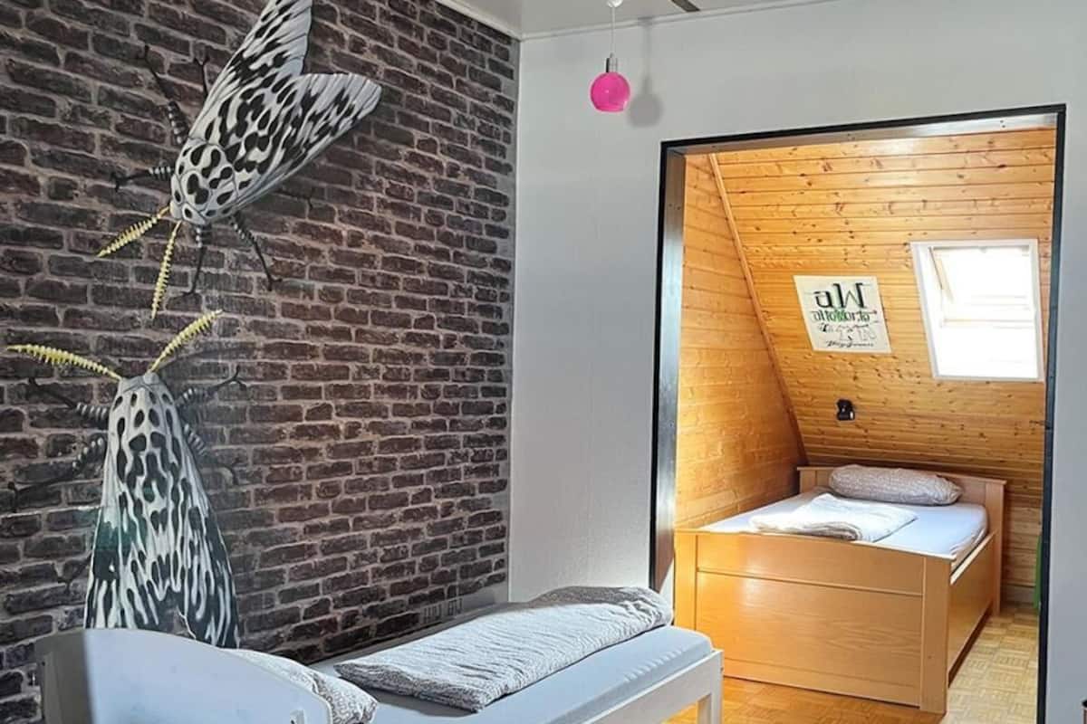 Cunas gratuitas, wifi gratis, decoración individual