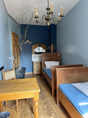 Twin Room | Individually decorated, individually furnished, free cribs/infant beds