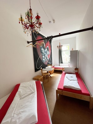 Twin Room | Individually decorated, individually furnished, free cots/infant beds