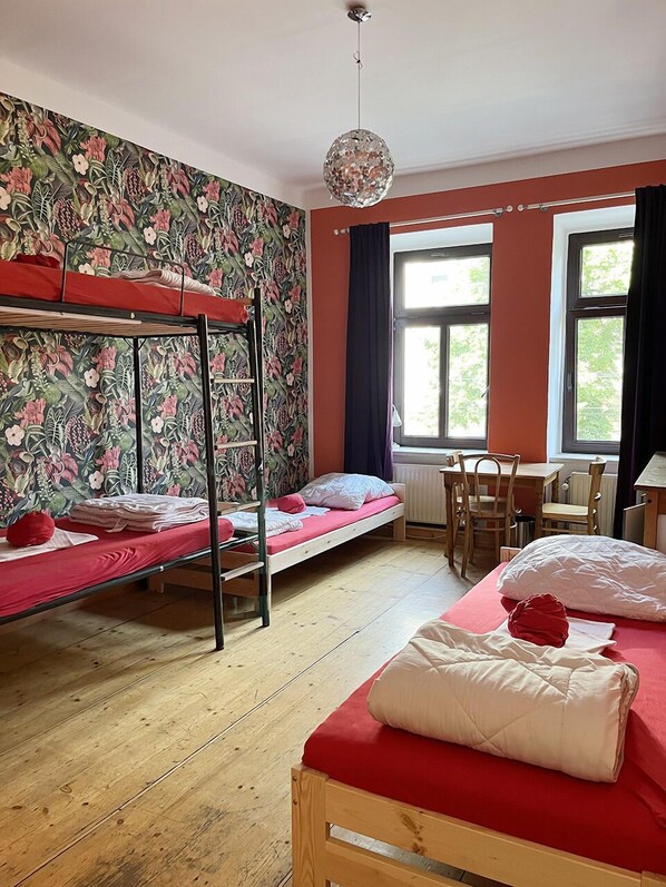 Bed in a 4-bed mixed dormitory | Individually decorated, individually furnished, free cribs/infant beds