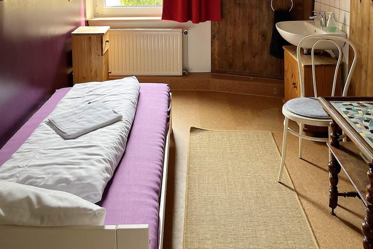 Single Room | Individually decorated, individually furnished, free cots/infant beds