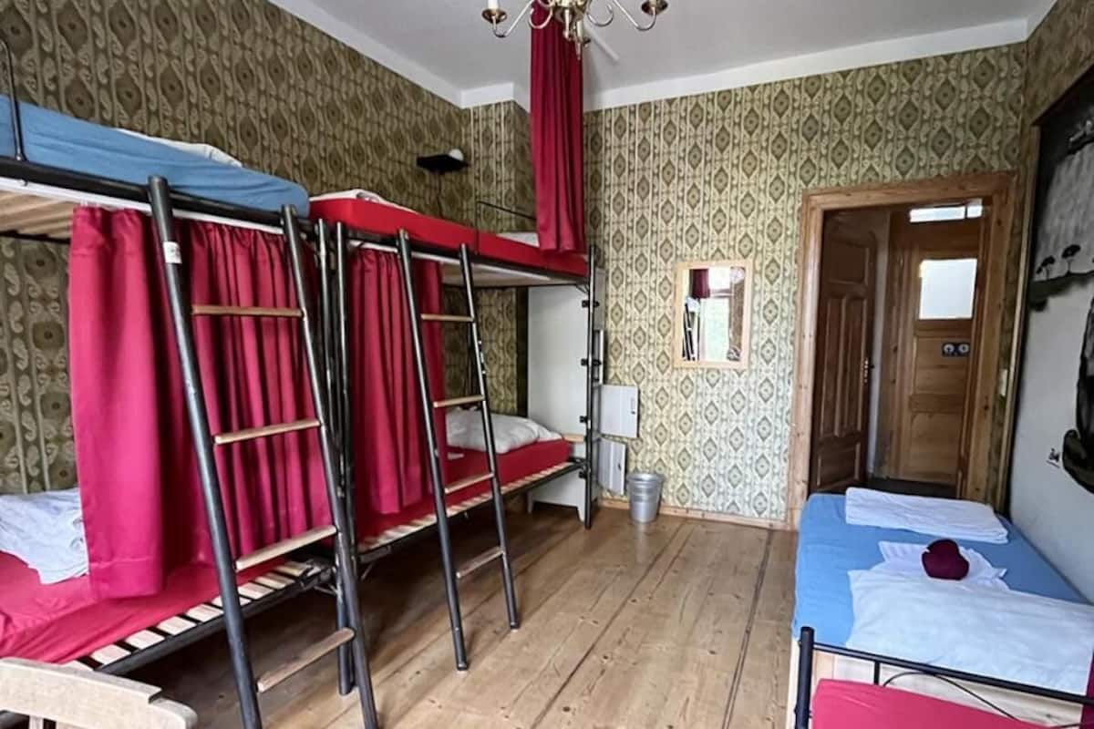 Lit de bébé (gratuit), accès au Wi-Fi (inclus), décor unique