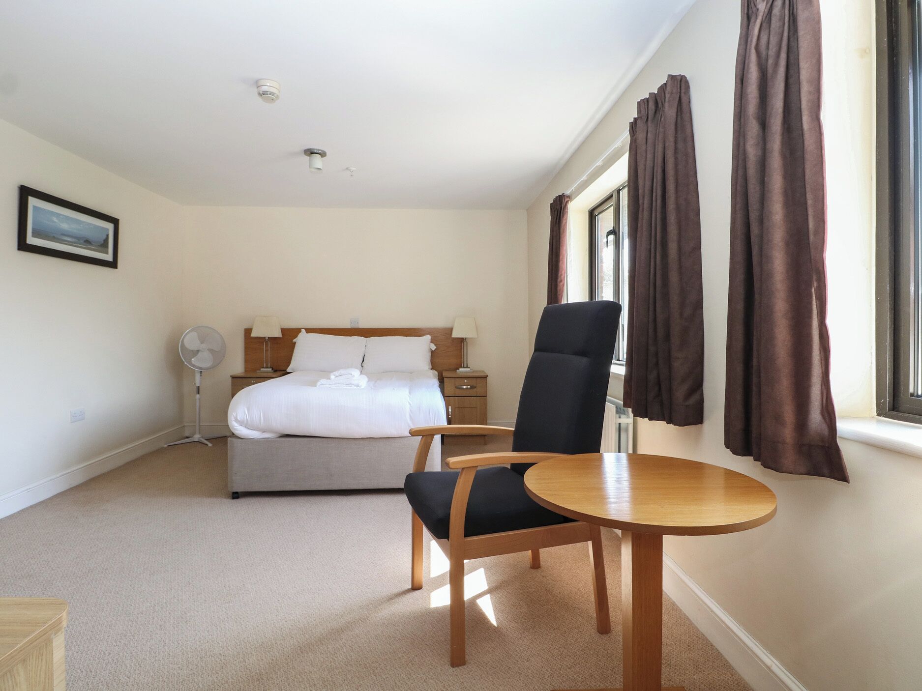 Marine Court First-floor Double Bedroom With Wet Room In Littlehampton - Littlehampton