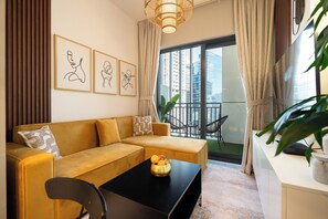 Deluxe Apartment, 1 King Bed, Lake View | Living area