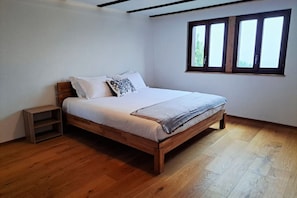 2 chambres, fer et planche à repasser, Wi-Fi gratuit, draps fournis