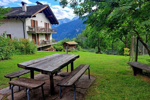 Between Nature and Tradition (Eco della Valle 1)