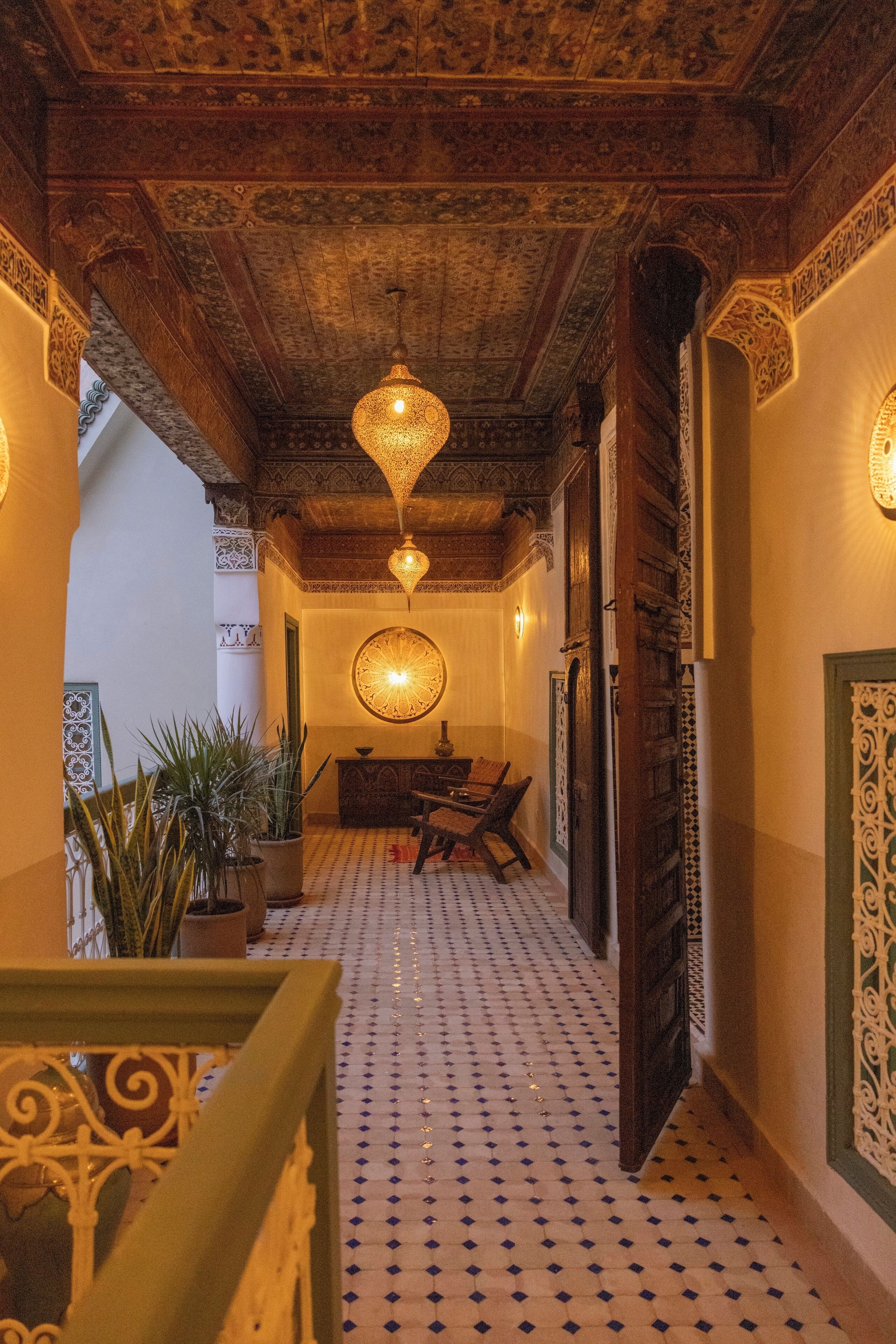 المنشأة من الداخل