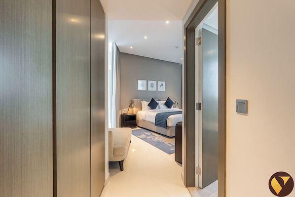 Luxury Apartment, Balcony, Canal View | Iron/ironing board, free WiFi