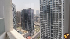 Iron/ironing board, WiFi (free) - Vogue Damac Prive Walk to Dubai Mall (Dubai)