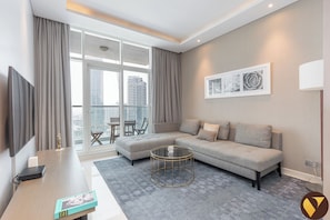 Apartamento de lujo, balcón, vistas al canal | Tabla de planchar con plancha y wifi gratis