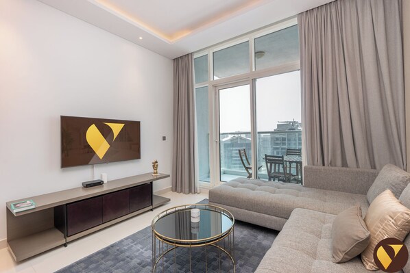 Apartamento de lujo, balcón, vistas al canal | Tabla de planchar con plancha y wifi gratis