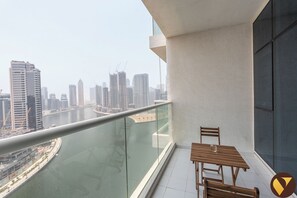 Apartamento de lujo, balcón, vistas al canal | Tabla de planchar con plancha y wifi gratis