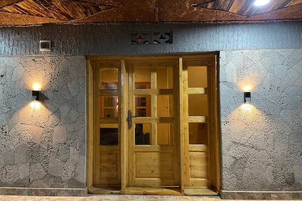 Deluxe-dobbeltværelse - balkon - bjergudsigt | Pengeskab på værelset, skrivebord, arbejdsområde til bærbare computere