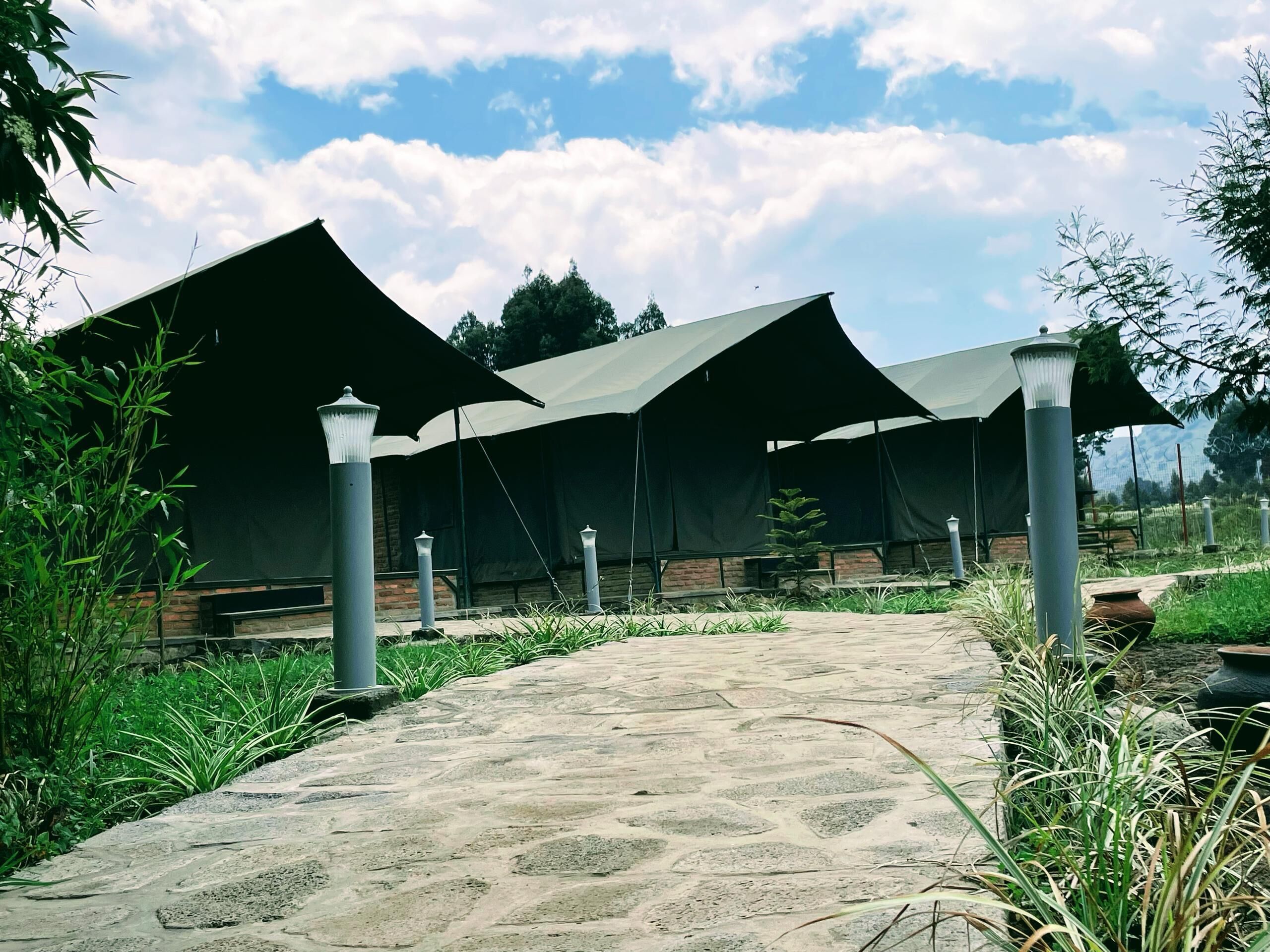 Tente, balcon, vue montagne | Coffres-forts dans les chambres, bureau