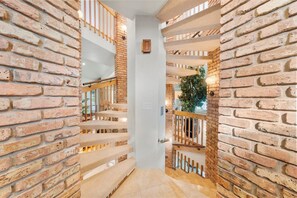 Interior - 151 Bounty LN - Daytona Beach Oceanfront Vacations, Inc (Ponce Inlet)