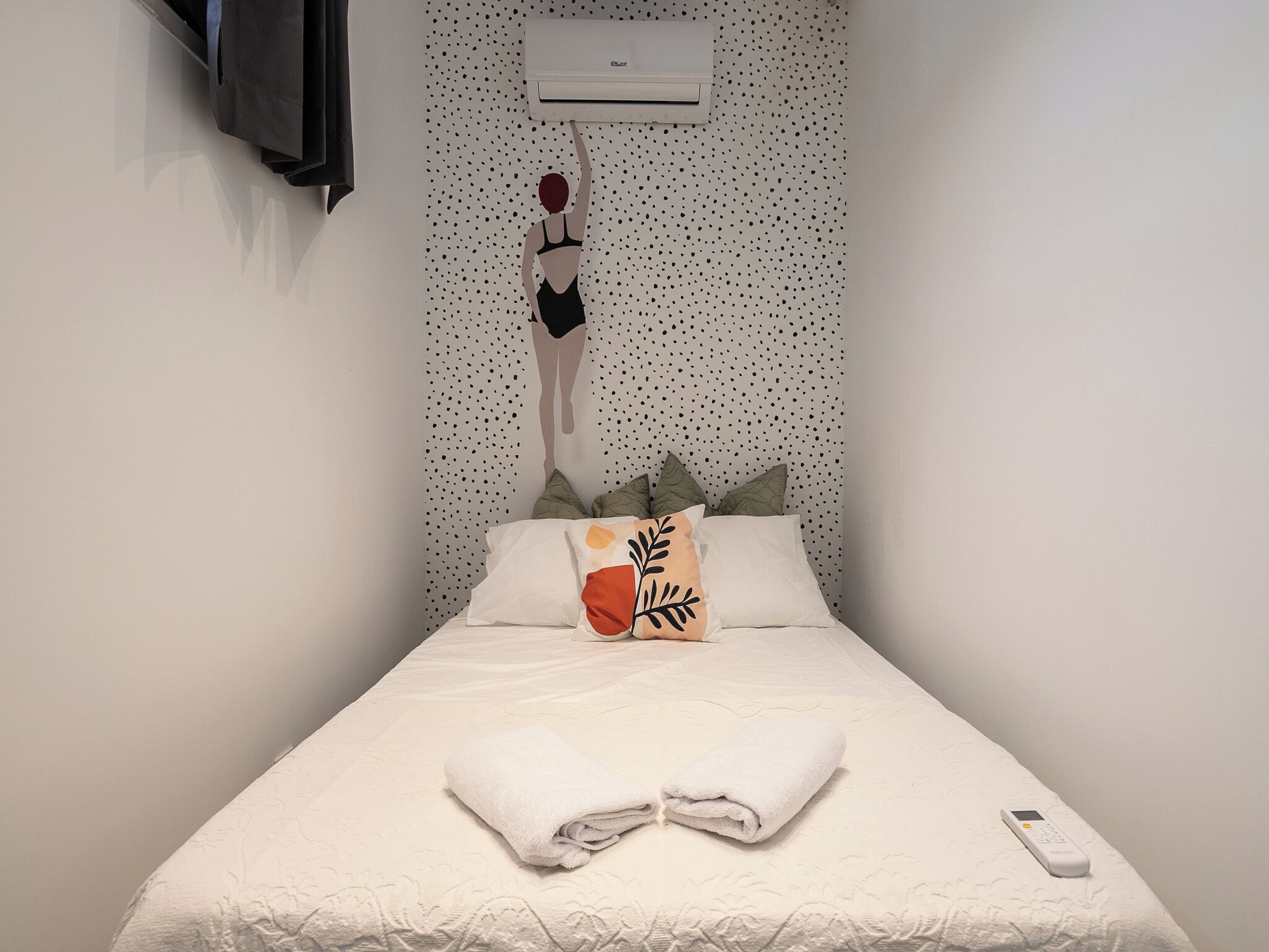 WiFi (free), bed sheets