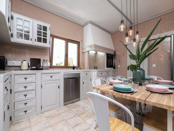 Fridge, microwave, oven, dishwasher