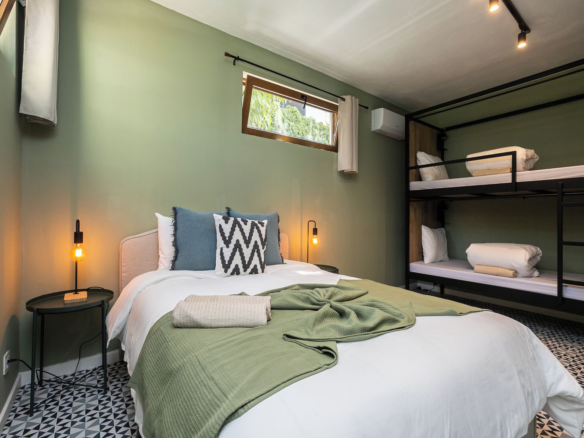 Kamar Deluks, kamar mandi pribadi | Wi-Fi gratis dan seprai linen