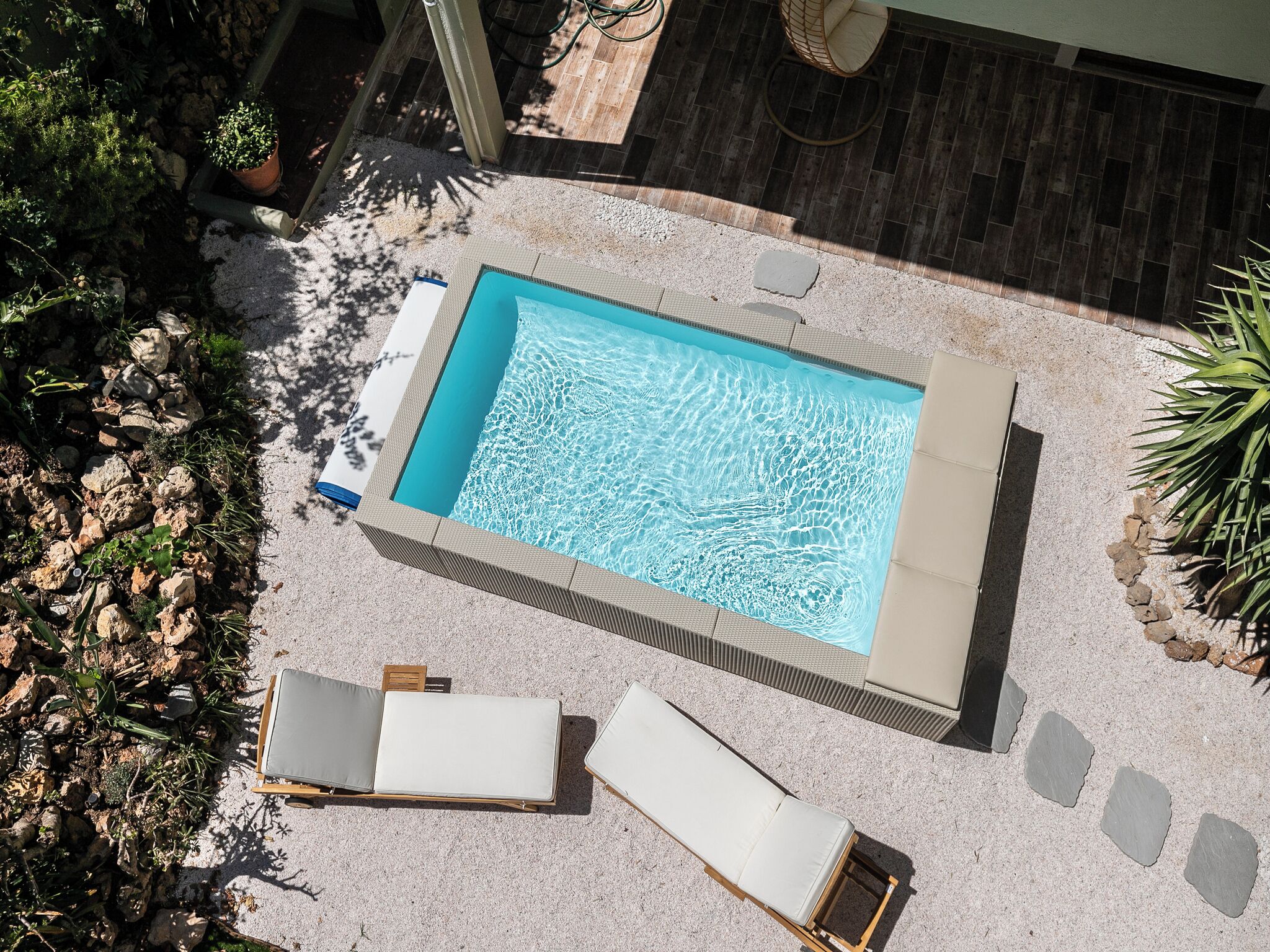 4 outdoor pools