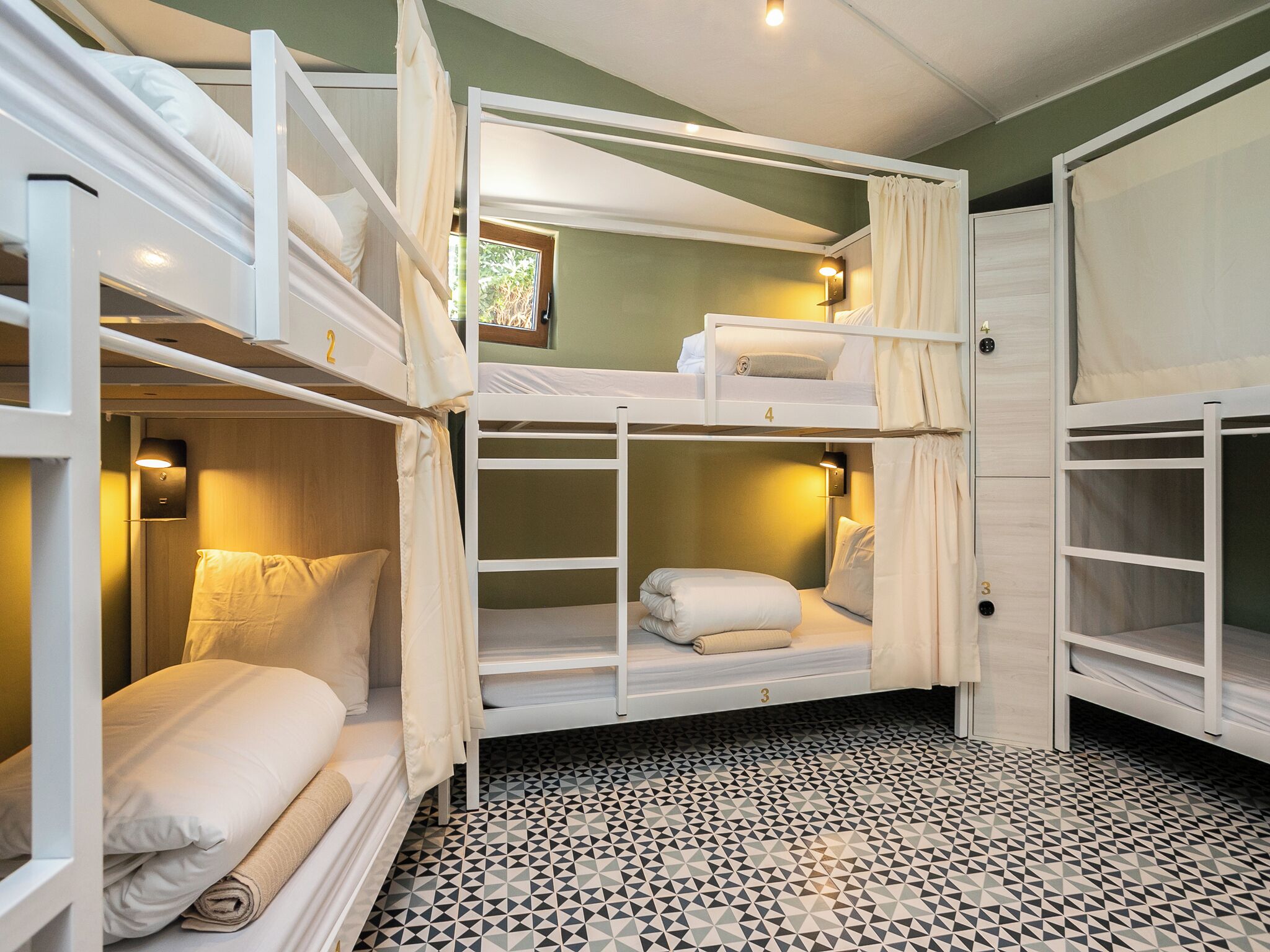 WiFi (free), bed sheets