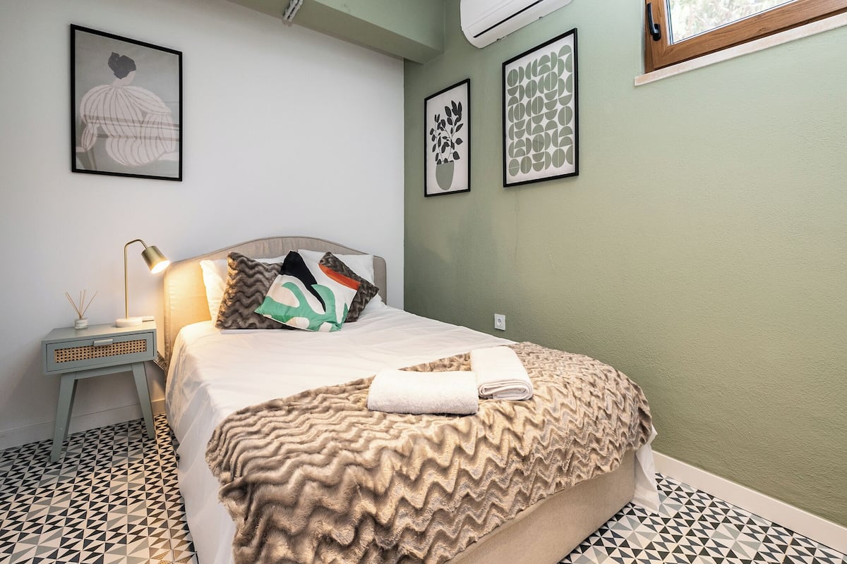 Basic Quadruple Room | Free WiFi, bed sheets