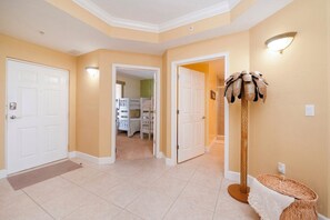 Interior - 404 St.Maarten - Daytona Beach Oceanfront Vacations, Inc (Daytona Beach Shores)