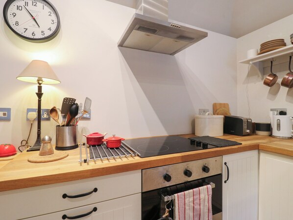 Dishwasher, cookware/dishes/utensils - The Piggery (Maidstone)