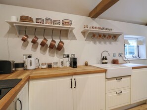 Dishwasher, cookware/dishes/utensils - The Piggery (Maidstone)