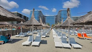 Private beach, windsurfing, beach bar - White Titanic (Mamaia-Sat)