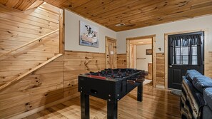 Games room - Once Upon A Time- Where romance begins- King Suite, Fireplace, 2-levels (Sevierville)