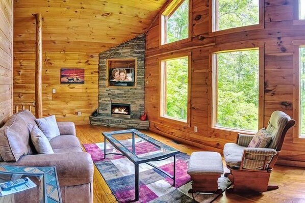 Smart TV, fireplace - Once Upon A Time- Where romance begins- King Suite, Fireplace, 2-levels (Sevierville)