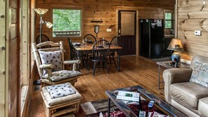 Interior - Once Upon A Time- Where romance begins- King Suite, Fireplace, 2-levels (Sevierville)