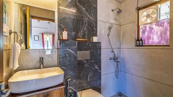 Deluxe Double Room, Mountain View | Bathroom