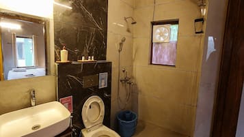 Deluxe Double Room, Mountain View | Bathroom
