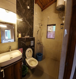 Deluxe Double Room, Mountain View | Bathroom