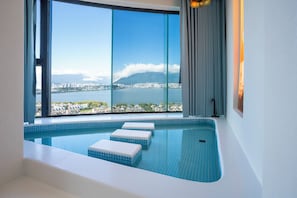 Family Suite, Sea View | Blackout curtains, soundproofing, free WiFi