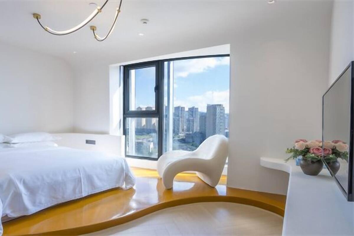 Blackout curtains, soundproofing, free WiFi