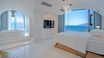 Superior suite, uitzicht op zee | Verduisterende gordijnen, geluiddichte muren, gratis wifi